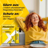 Entspannt zurückgelehnte Person neben Maaloxan® Suspension – Sachets – Minze. Aufschrift: „Säure aus: Lindert säurebedingte Magenbeschwerden. Schutz an: Schützt den Magen.“